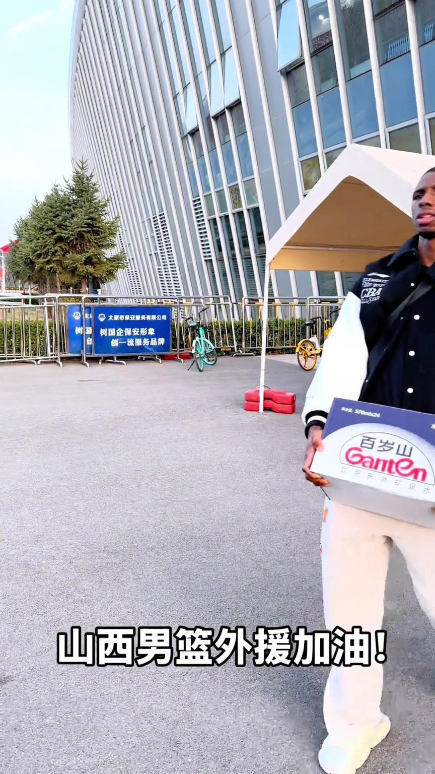 不是！你們山西外援合同還包括搬水的？